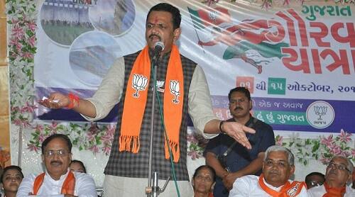 આ મામલે બુધેલ ગામના સરપંચ દાનસંગ મોરીએ જણાવ્યું હતું કે જમીન પચાવી પાડવાની જીતુ વાઘાણીની માગણીને નહીં સ્વિકારતા મારા સહિત ગામના લોકો પર ખોટા કેસ કરવાની શરૂઆત થઇ અને જેમ હું મોટો ગુનેગાર હોઉં તેમ મારા ઘરના દરવાજા તોડી મારા પરિવારના સભ્યોને માર મારવામાં આવ્યો. આ મામલે આગામી 15 ઓક્ટોબરે રાજપૂતોનું મહાસંમેલન બોલાવવામાં આવ્યું છે.