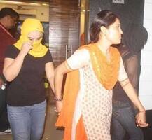 પોલીસે એક-એક કેબિન ખોલ્યા તો યુવક-યુવતીઓ આપત્તિજનક હાલતમાં મળ્યા, પોલીસ પણ ચોંકી