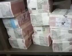 સુરત: 50 અને 200 રૂપિયાની નવી નોટના કાળાબજાર, જાણો બંડલે શું લેવાતો ભાવ?