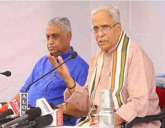  દિલ્હી-એનસીઆરમાં ફટાકડાના વેચાણ પર પ્રતિબંધ લગાવવાના સુપ્રીમ કોર્ટના નિર્ણય પર ભૈયાજી જોશીએ કહ્યું કે તમામ ફટાકડાઓ પ્રદૂષણ ફેલાવતા હોય છે, એવું નથી. તમામ લેવલ પર પર્યાવરણને બચાવવાના પ્રયત્નો થવા જોઇએ.