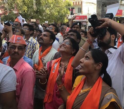 અંકલેશ્વરમાં ગુજરાત ગૌરવયાત્રામાં બોલતાં મધ્યપ્રદેશના સીએમ શિવરાજ ચૌહાણે જણાવ્યું કે, સરદાર પટેલ ન હોત તો ભારત એક ન થયું હોત. નેહરુએ જમ્મુ-કાશ્મીરનો મુદ્દો તેમની પાસે રાખવાને બદલે પટેલને આપ્યો હોત તો કોઈ મુદ્દો જ ઉભો ન થાત. રાહુલ પર વાર કરતાં તેમણે કહ્યું કે, જેમણે અત્યાર સુધી ક્યારેય પૂજાની થાળી નથી ઉપાડી તેઓ આજે મંદિર જઈ રહ્યા છે. મોટા તિલક કરી રહ્યા છે.