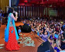 USમાં ‘ચાર ચાર બંગળી વાળી...’ગીત પર કિંજલ દવે ગુજરાતીઓને કર્યા પાગલ, આવો હતો માહોલ