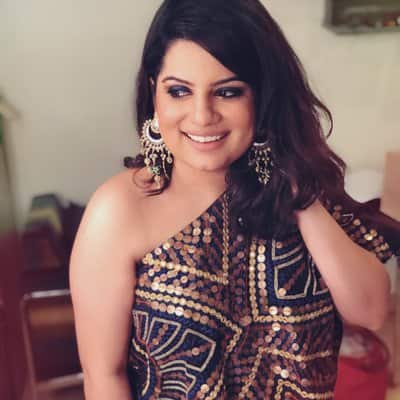 તમને જણાવી દઈએ કે હોલીવુડ અભિનેત્રી અલિસા મિલાનોએ પોતાની સાથે થયેલા યૌન શોષણનો ખુલાસો કરતા વિશ્વભરની મહિલાઓને આહ્વાન કર્યું છે કે તે પણ પોતાની સાથે થયેલા આ પ્રકારની ઘટનાઓ વિશે જણાવે, જેથી એ સાબિત કરી શકાય કે યૌનશોષણ કોઈ નાની કે નજરઅંદાજ કરી શકાય તેવી ઘટના નથી.