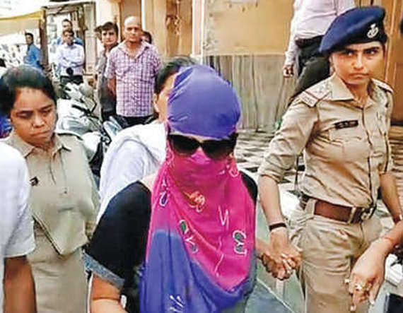 સુરતઃ માતા-પિતાને કુંડાળામાં બેસાડ્યા, ભાઈને બાજુના રૂમમાં મોકલ્યો ને યુવતીને અંદર લઈ જઈ જૈનાચાર્યે માણ્યું સેક્સ