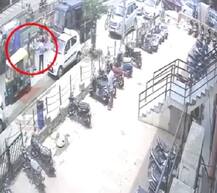 અમદાવાદ: કયા મહિલા કોર્પોરેટરના પતિને લોકોએ જાહેરમાં ફટકાર્યો