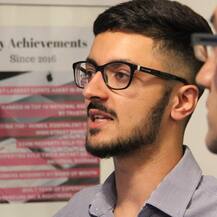 19 વર્ષની ઉંમરે ગુજરાતી મૂળનો અક્ષય UKનો સૌથી યુવા કરોડપતિ બન્યો 