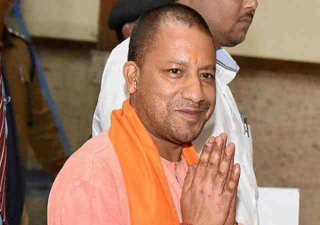Yogi Adityanath visits Gautam Buddha Nagar inspects vaccination campaign योगी आदित्यनाथ ने किया गौतम बुद्ध नगर का दौरा, टीकाकरण मुहिम का किया निरीक्षण