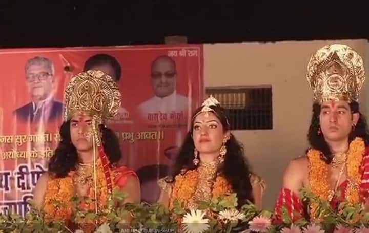 આ દિપ પ્રગટાવવાની સાથે જ અયોધ્યામાં સૌથી વધુ દિવા પ્રગટાવવાનો વિશ્વ વિક્રમ બની ગયો છે. આ દિવાળીના અવસર પર સરયૂ નદી કિનારે લોખા દિપ પ્રાગટ્ય કરી ઉત્સવ મનાવવામાં આવી રહ્યો છે. સીએમ યોગી આદિત્યનાથે અને રાજ્યપાલ રામ નાઈકે ભગવાન રામ, સીતા અને લક્ષ્મણને માળા પહેરાવી સ્વાગત કર્યુ હતું અને આરતી ઉતારી હતી. 