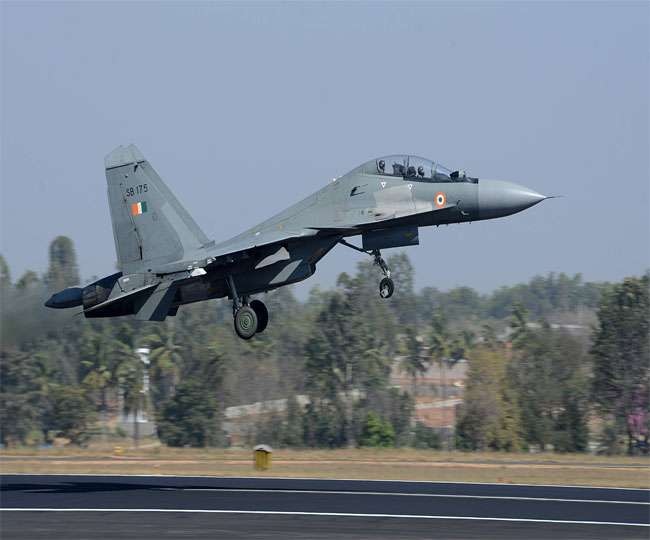 indian air force massive Pralay exercise near LAC in northeast amid China border row says Report india china border Pralay On LAC : चीनसोबत तणाव सुरु असताना भारतीय वायुसेनेचं 'प्रलय'; राफेल-सुखोईची दिसणार ताकद, S-400 ही तैनात