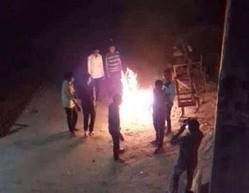 'પાટીદાર વેચાય' ના નારા લાગ્યા અને પાટીદાર સમાજનો વિરોધ દેખાયો. 