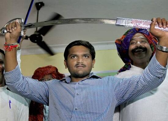 ભાજપે પાટીદારોને ખરીદવા બજેટ ફાળવ્યું છે. પાટીદારોને ટેકાના ભાવે ખરીદવામાં આવી રહ્યા છે. ભાજપ હજુ પાસના કેટલાક લોકોને ખરીદશે પણ આનાથી આંદોલનને કોઈ ફેર નહીં પડે.