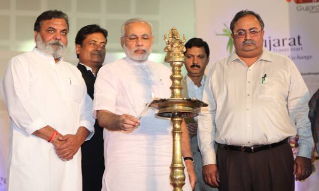  કમલેશ પટેલ ધારાસભ્ય તરીકે રહ્યા બાદ નરેન્દ્ર મોદી એ 2002માં આ વિસ્તારમાંથી ઉમેદવારી નોંધાવી હતી અને 75000 વોટથી જીતીને સળંગ 2007 અને 2012 માં પણ જીત મેળવી હતી. ત્યાર બાદ એમના પ્રધાનમંત્રી બન્યા બાદ આ વિધાનસભામાંથી સુરેશભાઈ પટેલે 2014ની પેટા ચૂંટણીમાં નામાંકન ભરી ને 55000 વોટથી જીત મેળવી હતી.