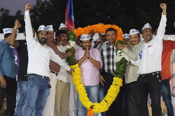 કૉંગ્રેસને સર્મથન આપવા મુદ્દે હાર્દિક પટેલે સ્પષ્ટ સંકેત આપ્યા હતા. 