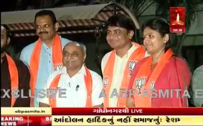 વરૂણ પટેલે એલાન કર્યું છે કે, આગામી દિવસોમાં જ્યાં, જે દિવસે તથા સમયે હાર્દિક પટેલની સભાઓ હશે ત્યાં તેને સમાંતર સભાઓ હું કરીશ ત્યારે દૂધનું દૂધ અને પાણીનું પાણી થઈ જશે. લોકોને ખબર પડી જશે કે પાટીદાર સમાજ કોની સાથે છે અને હાર્દિક પટેલમાં પણ કેટલો દમ છે.
