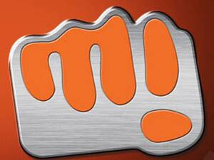 માઈક્રોમેક્સનો ભારત 2 અલ્ટ્રા એન્ડ્રોઈન્ડ 6.0 માર્શમેલો ઓપરેટિંગ સિસ્ટમ પર કામ કરે છે. ફોનમાં ક્વાડ કોર સ્નેપ પ્રોસેસર આપવામાં આવ્યું છે, તેમાં 512 એમબી રેમ અને 4જીબી ઈંટરનલ સ્ટોરેજ આપવામાં આવ્યો છે. આ ફોનમાં 2 મેગાપિક્સલનો રિયર કેમેરો અને 0.3 મેગાપિક્સલનો ફ્રંટ કેમેરો આપવામાં આવ્યો છે.