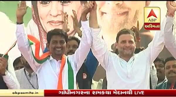 અમદાવાદઃ ગાંધીનગરના રામકથા મેદાન પર યોજાયેલા મહાસંમેલનમાં ઠાકોર સેનાના પ્રમુખ અલ્પેશ ઠાકોર કોંગ્રેસમાં જોડાઈ ગયા. અલ્પેશની સભામાં સ્વયંભૂ લોકો ઊમટી પડતાં અલ્પેશ ઠાકોર ગુજરાતભરમાં ચર્ચામાં છે ત્યારે બીજી તરફ અલ્પેશ ઠાકોરે કોંગ્રેસ સાથે શું સોદાબાજી કરી તે મુદ્દો પણ ચર્ચામાં છે.