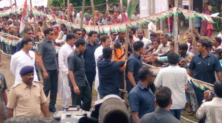 કોંગ્રેસના રાષ્ટ્રીય ઉપાધ્યક્ષ રાહુલ ગાંધી દક્ષિણ ગુજરાતમાં યોજાનાર નવસર્જન યાત્રામાં ભાગ લેવા માટે 1 નવેમ્બરે સુરત એરપોર્ટ ખાતે આવશે. નવસર્જન યાત્રા સુરત, ભરૂચ, તાપી નવસારી, વલસાડ, અને નવસારી જિલ્લામાંથી પસાર થવાની છે. આ કાર્યક્રમમાં રાહુલ ગાંધી હાજરી આપશે. નવસર્જન યાત્રા જ્યાંથી પસાર થવાની છે. એવા પ્રત્યક્ષ રીતે 18 અને પરોક્ષ રીતે 36 વિધાનસભાને આવરી લે છે.