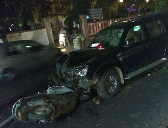 Car Accident In Shahibaug At Ahmedabad | અમદાવાદ: રાત્રે ડ્રાઈવરને કાર  પાર્ક કરીને મોબાઈલ પર વાત કરવી મોંઘી પડી, જાણો પછી શું થયું?