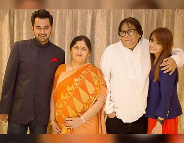  થોડા સમય પહેલા ગૌતમ અધિકારીએ કિડની ટ્રાન્સપ્લાન્ટ કરાવી હતી અને ત્યારબાદથી જ તેમની તબિયત લથડતી રહેતી હતી. જોકે, બાદમાં સારું થઈ ગયું હતું. પરંતુ 26 ઓક્ટોબરની રાત્રે 2.30 વાગ્યે તેમને હાર્ટ અટેક આવ્યો હતો અને તેમનું અવસાન થઈ ગયું હતું.