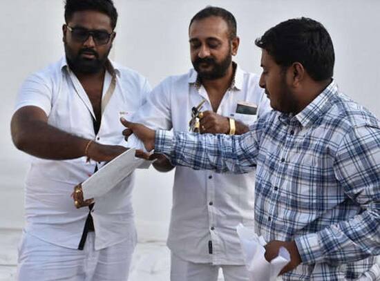 હાર્દિક પટેલ અંગત રીતે કોંગ્રેસ ને સપોર્ટ કરી શકે છે એનો અમને વાંધો નથી પરંતુ એ પહેલાં હાર્દિક પટેલ એના પપ્પુ પાસે જાહેર કરાવે કે એની સરકાર આવશે તો પાટીદારોને અનામત આપશે તો કદાચ પાટીદાર સમાજ પણ સાથ આપે. હકીકતે પપ્પુ ના એજન્ડા માં અનામત આપવાની વાત ક્યાંય છે જ નહીં. 