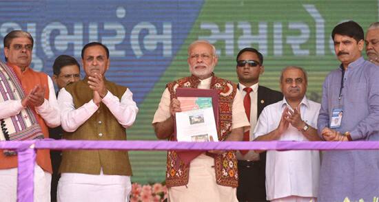 રાજનાથ સિંહ, અરુણ જેટલી, પિયુષ ગોયેલ, રવિશંકર પ્રસાદ, પ્રકાશ જાવડેકર અને નીતિન ગડકરી સહિતના કેન્દ્રીય પ્રધાનોની મોદીની કોર ટીમ બે મહિના સુધી ગુજરાતમાં સભાઓ ગજવશે. આ માટેના કાર્યક્રમના રૂપરેખા પણ ઘડી કાઢવામાં આવી છે.