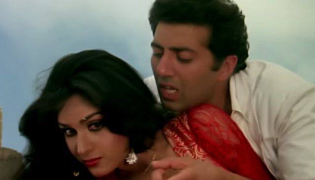 ધાતક બાદ અચાનક ફિલ્મી પડદાથી ગાયબ થઈ હતી. 1995માં ઈન્વેસ્ટમેન્ટ બેન્કર હરીશ મૈસૂર સાથે લગ્ન કરી મીનાક્ષી અમેરિકાના પ્લાનો (ટેક્સાસ)માં વસી ગઈ હતી. બંનેએ ન્યૂયોર્કમાં રજિસ્ટર્ડ મેરેજ કર્યા હતા. તેમના બે બાળકો, દિકરી કેન્દ્રા અને દિકરો જોશ છે. લગ્ન બાદ મીનાક્ષીએ ફિલ્મોને અલવિદા કહી દીધું હતું.