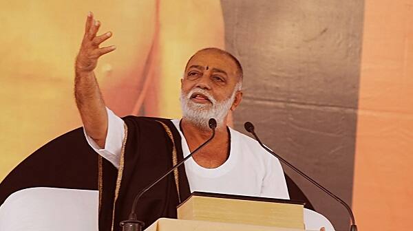 આજે સરદાર પટેલ જન્મજંયતિ છે. ‘ગોલ્ડન વિલેજ રફાળા’ના અનેકવિધ પ્રકલ્પોનો ગ્રામાર્પણ સમારોહ યોજવામાં આવ્યો છે. આ વિલેજનું મોરારીબાપુના વરદહસ્તે લોકાર્પણ કરવામાં આવશે.