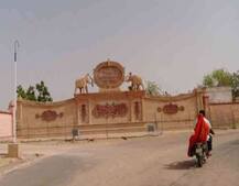 વધુ એક બાબા પર સાધ્વીએ લગાવ્યો બળાત્કારનો આરોપ, વૈભવી કાર અને પ્લેનનો છે શોખીન