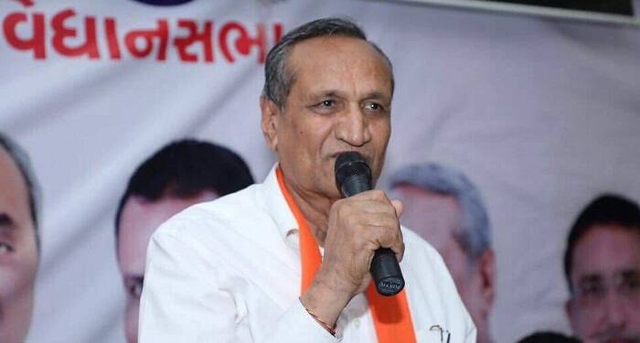 વલ્લભભાઈ કાકડિયા હાલ અમદાવાદના પૂર્વમાં આવેલ ઠક્કરબાપાનગર બેઠકનાં ધારાસભ્ય છે. હાલમાં વલ્લભાઈ કાકડિયા સરકારમાં મંત્રી પણ છે જોકે તેમની ઉંમર થઈ ગઈ હોવાથી તેમની ટિકિટ કપાય તેમ લાગી રહ્યું છે જેના કારણે તેઓ પાતાના પુત્ર મહેશ પટેલ પોતાની બેઠક પરથી ટિકિટ અપાવા માટે દોડધામ કરી રહ્યા છે. 