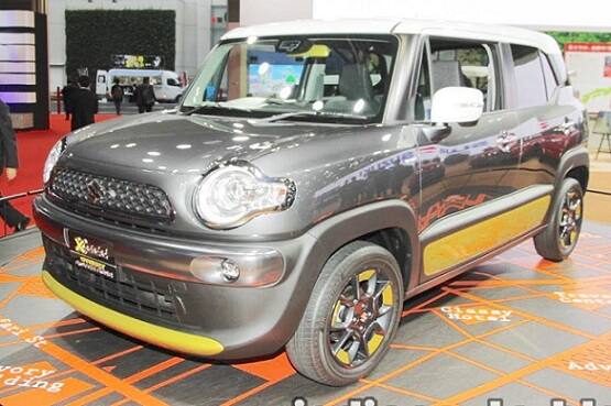 સ્પેસિફિકેશનની વાત કરીએ તો તેમાં 1.0 લિટરનો ટર્બો ઇન્ટરકૂલ્ડ પેટ્રોલ એન્જિન છે. તેમાં સ્પોર્ટ અને સ્નો મોડની સાથે ઓલ-વ્હીલ-ડ્રાઈવ સિસ્ટમ આપવામાં આવી છે. ગ્રિપ કન્ટ્રોલ અને હિલ ડિસન્ટ કન્ટ્રોલ પણ તેમાં આપવામાં આવ્યા છે. રસપ્રદ એ છે કે તેમાં સુઝુકીની માઈલ્ડ હાઈબ્રિડ ટેક્નોલોજી પણ આપવામાં આવી છે.