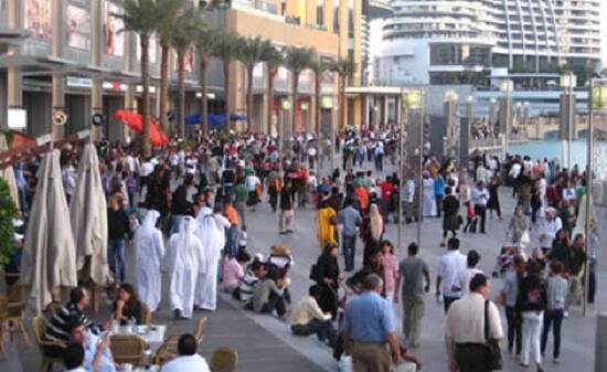 એક જાણીતી ટ્રાવેલ્સ કંપનીએ જ તેના 90 પ્રવાસીઓ પાસેથી અંદાજે 21 હજાર ડોલર(અંદાજે 14 લાખ રૂપિયા) નોર્થ ટુર્સ કંપનીમાં જમા કરાવ્યા હતા. આ રીતે ગુજરાતની 15 જેટલી કંપનીનાં અંદાજે 1200 પ્રવાસીઓનાં કરોડો રૂપિયા નોર્થ ટુર્સ કંપનીમાં જમા કરાવાયા હતા. 