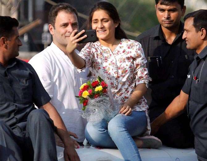 રાહુલ સાથે સેલ્ફી લેનારી 15 વર્ષની મનતાશા શેઠ કોણ છે ? જાણો વિગત