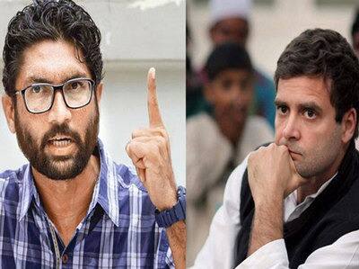 અમદાવાદ: ગુજરાત વિધાનસભાની ચૂંટણી પહેલાં રાષ્ટ્રીય દલિત અધિકાર મંચના નેતા જીગ્નેશ મેવાણી અને કોંગ્રેસના ઉપાધ્યક્ષ રાહુલ ગાંધી વચ્ચે બેઠક થઇ શકે છે તેવા સ્પષ્ટ સંકેતો મળ્યાં છે. દલિત નેતા જીગ્નેશ મેવાણીએ પત્રકાર પરિષદ કરી સ્પષ્ટતા કરી હતી કે, ભાજપની સરકાર દલિતોની 17 માગણીના મુદ્દે અમારી સાથે વાર્તાલાપ કરવા તૈયાર નથી જો કોંગ્રેસ અમારી 17 માગણીઓના મુદ્દે પોતાનું સ્ટેન્ડ ક્લીયર કરશે તો તેવા સંજોગોમાં અમને રાહુલ ગાંધી સાથે બેઠક કરવામાં કોઇ વાંધો નથી.