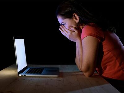 આ ગેમ જૂની ગેમ ટ્રૂથ અને ડેર જેવી છે, પરંતુ આમાં ટ્રૂથ ગાયબ છે અને માત્ર ડેર માટે જ જગ્યા છે. બે પ્લેયરોવાળી આ ગેમમાં પ્લેયર્સ પરસ્પર ડેર પૂરા કરવા માટે કહે છે અને હારનારને વિજેતાની ઈચ્છા પુરી કરવાની હોય છે. આ ગેમમાં ખાસ કરીને અશ્લીલ તસ્વીર કે વીડિયોની માગ કરવામાં આવે છે. 