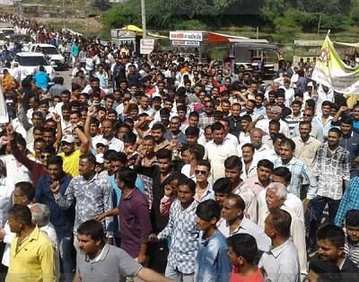 સમાધાન નહીં થતાં બાવળા તાલુકાના ભાયલા પાસે આવેલા મોગલધામ ખાતે અમદાવાદ જિલ્લા કારડીયા રાજપૂત સમાજના પ્રમુખે સમસ્ત ગુજરાત રાજપૂત સમાજનું સંમેલન યોજાયું હતું.