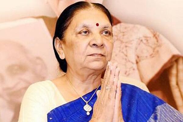 ત્યારબાદ એવો પ્રશ્ન પૂછાયો કે ભાજપ એકબાજુ મહિલા સશક્તિકરણની વાતો કરી રહ્યાં છો તો તમારે અધવચ્ચેથી રાજીનામું આપવાની શા માટે ફરજ પડી? જેના જવાબમાં આનંદીબહેને કહ્યું કે, ભાજપ જ સૌથી વધુ મહિલાઓને વિધાનસભા અને લોકસભામાં લઈ જાય છે. મને જેટલો સમય મળ્યો એટલો વખત કામ કર્યું છે.