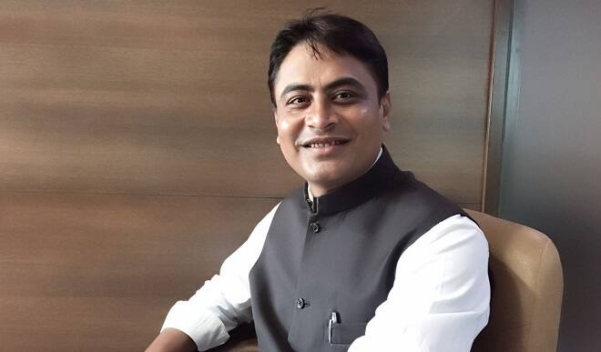 અમદાવાદ: પાટીદાર અનામત સમિતિના પૂર્વ કન્વિનર અને ભાજપના નેતા વરુણ પટેલે એવો ધડાકો કર્યો હતો કે આ પાટીદાર અનામત આંદોલન પાછળ આ રાજકીય પક્ષનો હાથ છે. જ્યારે જ્યારે આર્થિક સહકારની જરૂર પડે ચે ત્યારે ત્યારે તે આ રાજકીય પક્ષ દ્વારા પહોંચતી કરવામાં આવતી હતી. 