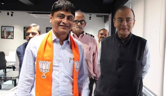 આ પક્ષના નેતાઓ વિશે અત્યારે નામો નહીં આપું, પણ ભવિષ્યમાં હું એ બધાં નામો જાહેર કરીશ તેવું હાર્દિક પટેલને કોંગ્રેસના એજન્ટ કહેવાનારા વરુણ પટેલે આંદોલન અંગે જણાવ્યું હતું.