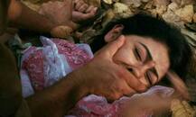 વાંકાનેરઃ એક યુવકે સગીરાના હાથ-પગ પકડી રાખ્યા ને બીજાએ ગુજાર્યો બળાત્કાર