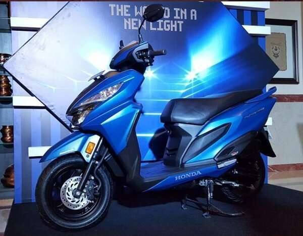 હોન્ડા Graziaમાં એલોય વ્હીલ્સ, કોમ્બી બ્રેકિંગ સિસ્ટમની સાથે ફ્રન્ટ ડિસ્ક બ્રેક, ટેલિસ્કોપિક ફ્રન્ટ ફોકર્સ અને ડ્યુઅલ પેઇન્ટ સ્કીમનો યૂઝ કરવામાં આવ્યો છે.