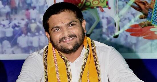 પાસના અગ્રણીઓના સોશિયલ મીડિયામાં ભાજપનો વિરોધ કરવાના સંદેશા વહેતા થતાં અમદાવાદ, સુરત અને સેંકડો ગ્રામ્ય વિસ્તારમાં ભાજપના કાર્યકરોએ વોટ માટે પ્રવેશ કરવો નહીં તેવા બોર્ડ લગાવવાના પણ શરૂ કરી દેવામાં આવ્યા છે. પાસના અગ્રણીઓ અન કાર્યકરો દ્વારા ભાજપના લોકસંપર્ક સામે પ્રવેશબંધી જાહેર કરતા બોર્ડ ગુજરાતમાં અનેક સ્થળે લગાવી દેવામાં આવ્યા છે. 