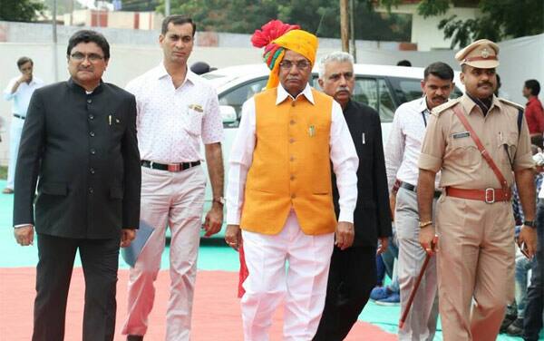 દસક્રોઈમાં બાબુ જમના સામે સખત વિરોધ હોઈ પાર્ટી ગુજરાત સ્ટેટ કો. ઓ. બેન્ક તથા એડીસી બેન્કના ચેરમેન અજય પટેલને અહીં ટિકિટ આપવાનું વિચારી રહી છે. સુરત પશ્ચિમમાં પૂર્ણેશ મોદી સામે વિરોધ હોઈ અને નવસારીના સાંસદ સી.આર. પાટીલ સામે તેમણે મોરચો માંડચાં પાર્ટી ત્યાં નવો ચહેરો મૂકશે તેવું સૂત્રો જણાવી રહ્યા છે.