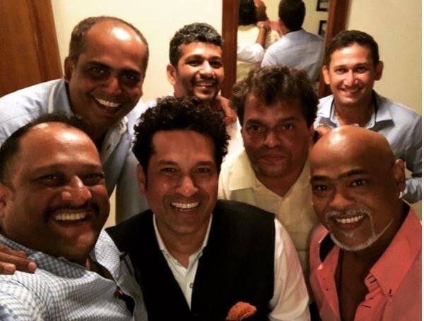 જો કે, તેંડુલકર અને કાંબલી હાલમાંજ મુંબઈમાં એક બુક લોન્ચના અવસર પર જોવા મળ્યા હતા. અને હવે આ તસવીરમાં એક વાર ફરી સાથે નજર આવ્યાં. 