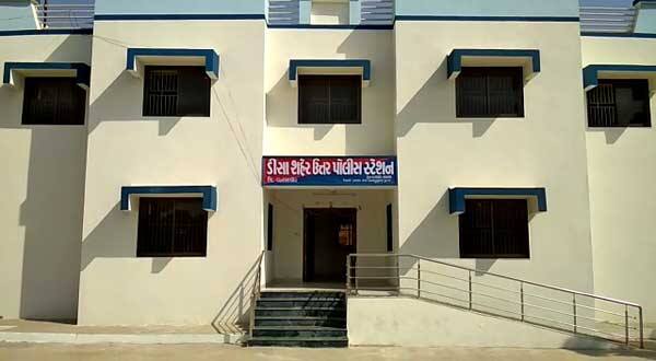 આ અંગેની વિગતો એવી છે કે, ડીસાના કંસારી ગામની માનસી(નામ બદલ્યું છે)ના લગ્ન થઈ ગયા છે. જોકે, સાસરીમાં મનમેળ ન આવતાં પિયર આવી ગઈ છે અને પિયરમાં જ રહે છે. દરમિયાન આ યુવતીને કેટલાક શખ્સોએ અન્ય લગ્ન કરાવી આપવાની લાલચ આપી હતી.