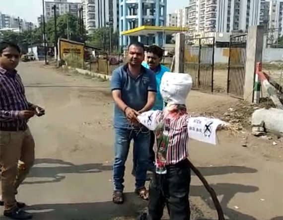 સુરતમાં શક્તિસિંહના પૂતળા દહન કાર્યક્રમમાં હાજર રહ્યા ભાજપના કેટલા કાર્યકરો? જાણીને લાગી જશે આંચકો