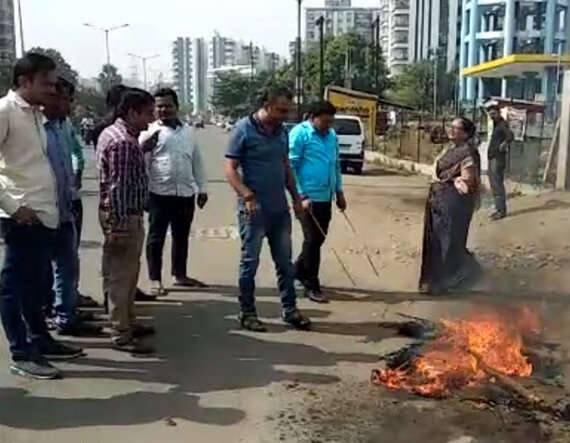 ભાજપ દ્વારા વરાછા અને મોટા વરાછા વિસ્તારમાં કોંગ્રેસના નેતાના પૂતળાં દહનનો કાર્યક્રમ યોજવામાં આવ્યો હતો. શક્તિસિંહના પૂતળા દહન વખતે ભાજપીઓએ કોંગ્રેસ હાય હાયના નારા પણ લગાવ્યાં હતાં. 