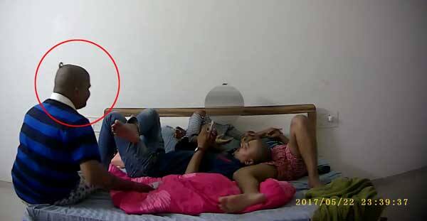 બે યુવકો અને એક યુવતી સાથેનો કથિત વીડિયો વાયરલ થવા મુદ્દે એક અખબારે હાર્દિક સાથે વાતચીત કરી હતી, જેમાં તેણે જણાવ્યું હતું કે, હું વ્યક્તિગત રીતે જે હોઇ તે. તેણે કહ્યું હતું કે, માની લો કે હું ખોટો છું, પરંતુ મારો મુદ્દો સમાજને અનામત અપાવવાની લડાઈનો છે. તાકાત હોય તો સરકાર મારી સાથે આ મૂદ્દે લડે.