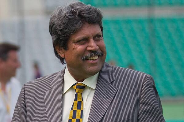  વિરાટ કોહલી શ્રીલંકા વિરૂદ્ધ રમાઈ રહેલ પ્રથમ ટેસ્ટ મેચની પ્રથમ ઈનિંગમાં સુરંગા લકમલના બોલ પર ઝીરો પર આઉટ થયા હતા. કેપ્ટન તરીકે કપિલ દેવે પણ 1983ના કેલેન્ડર વર્ષમાં 5 વખત આઉટ થયા હતા. 