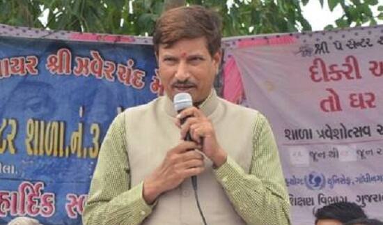 ચોટીલા તાલુકા ભાજપ મહામંત્રી રઘુભાઇ કુકડીયા, સુરેન્દ્રનગર જિલ્લા ભાજપ કિસાન મોરચાના પ્રમુખ નાથાભાઇ સંઘાણી, થાન તાલુકા પંચાયતના પ્રમુખ કરમશીભાઇ રંગપરા, તાલુકા પંચાયતના કારોબારી ચેરમેન બચુભાઇ દેત્રોજા સહીતનાઓના જણાવ્યા મુજબ અન્ય જ્ઞાતીના અમુક આગેવાનોના દબાણને વશ થઇને શામજી ચૌહાણની ટિકિટ કાપવામાં આવે તેવું હાલ લાગી રહ્યું છે.