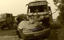 મહેસાણા પાસે કાર-લક્ઝરી બસ વચ્ચે અકસ્માત, બે સગા ભાઈ સહિત 7નાં મોત, જાણો વિગતે